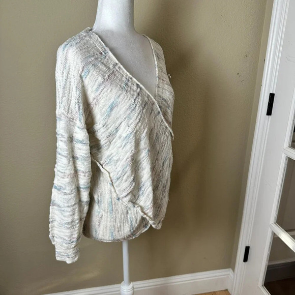 URBAN OUTFITTERS Kimchi Blue Wrap Front Crossover Sweater Size Large - Picture 7 of 9